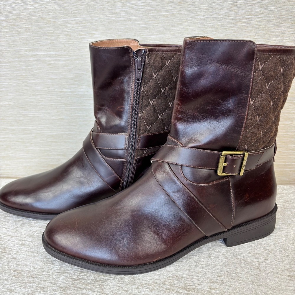 Vionic Dark Brown Leather Ankle Boots with Quilted Panel